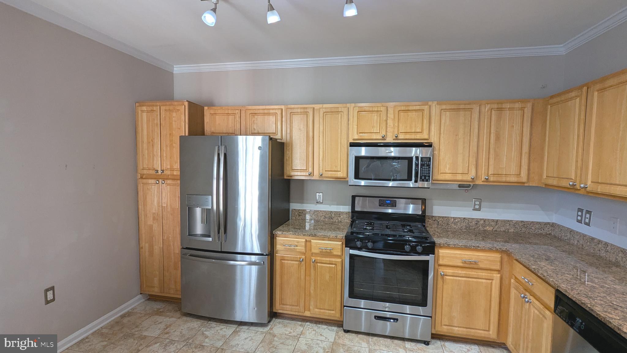 ROYALTON CONDOS AT KING FARM - Residential Lease