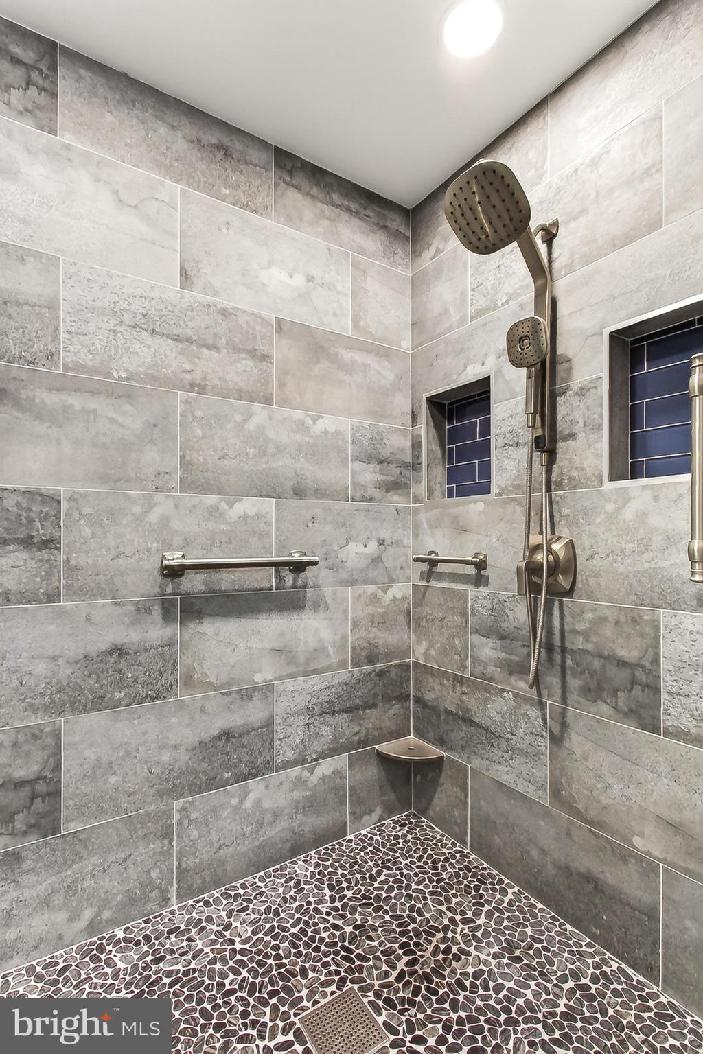 MOORE AND KEITH - Residential