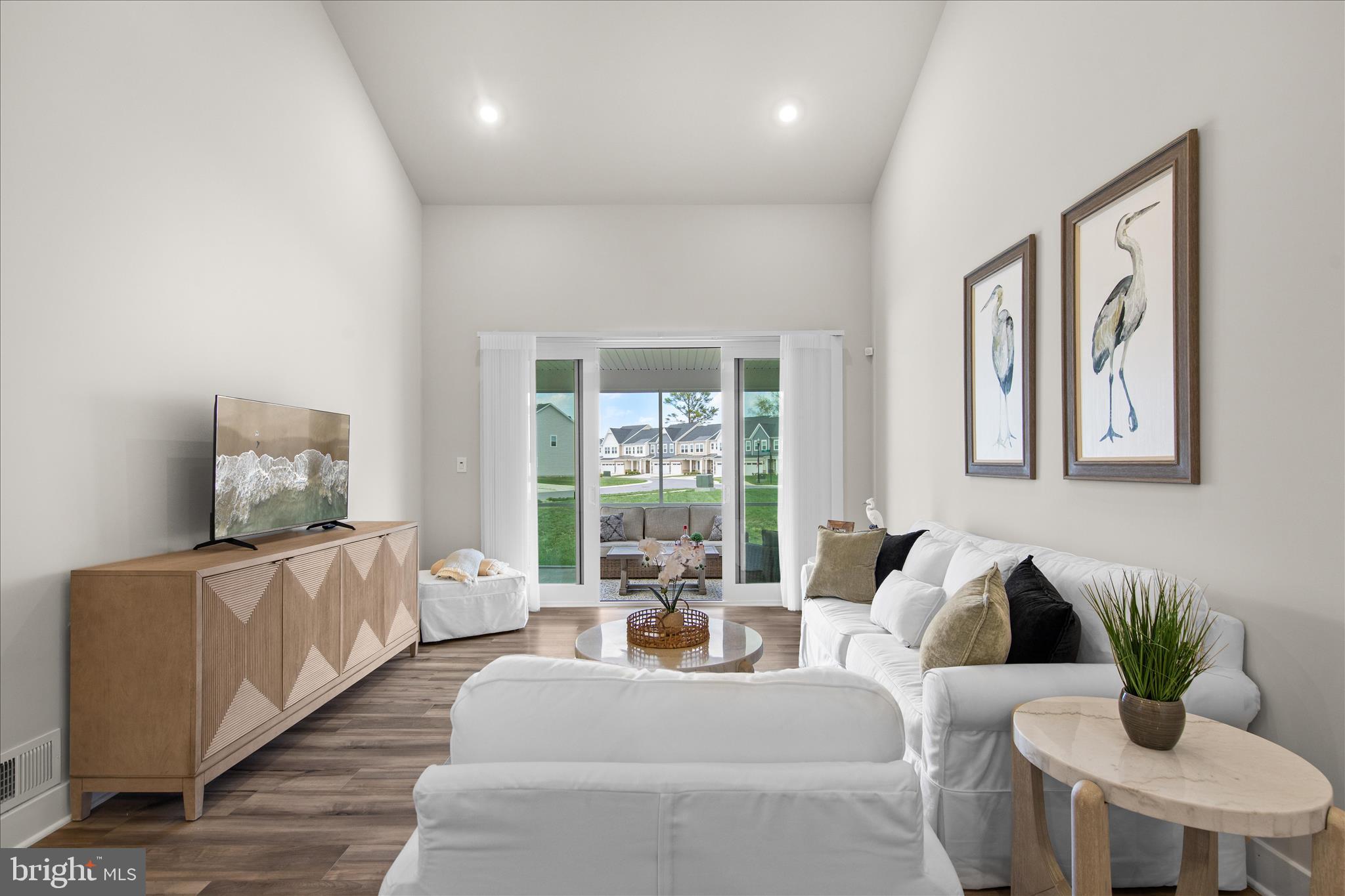 MILOS HAVEN - Residential