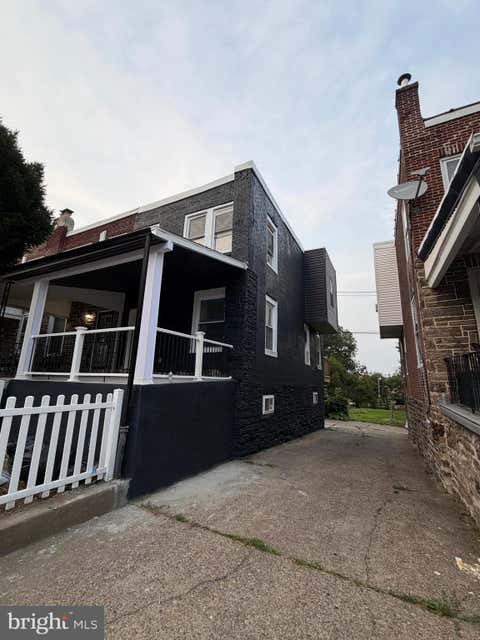 Townhouse For Sale - 4633 Fernhill Road<br/> PHILADELPHIA, PA 19144