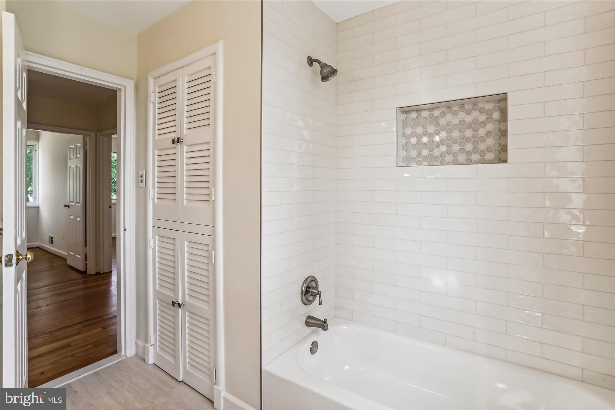 GREENWOOD KNOLLS - Residential