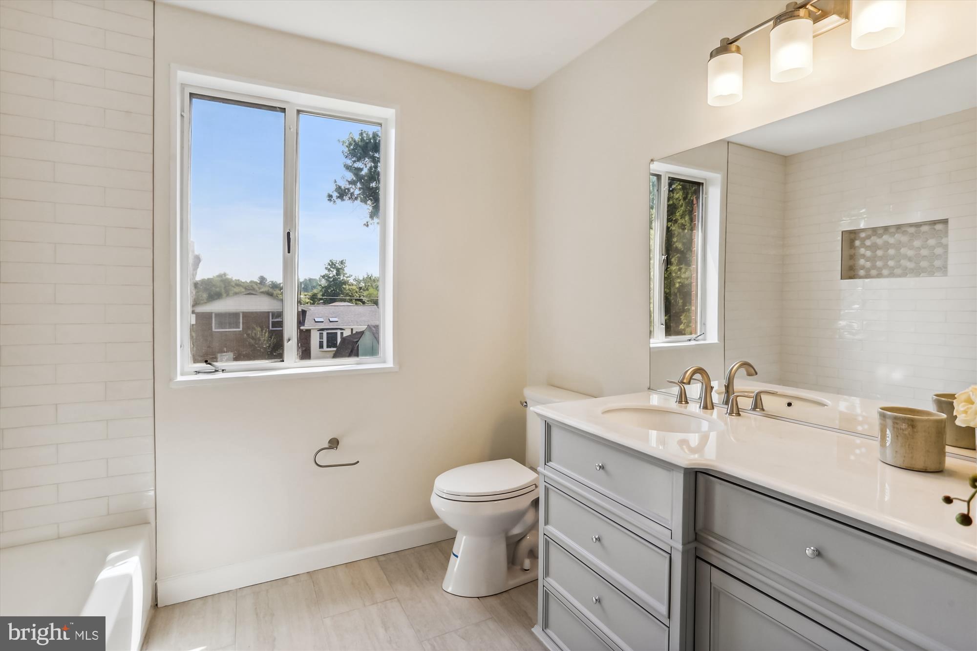 GREENWOOD KNOLLS - Residential