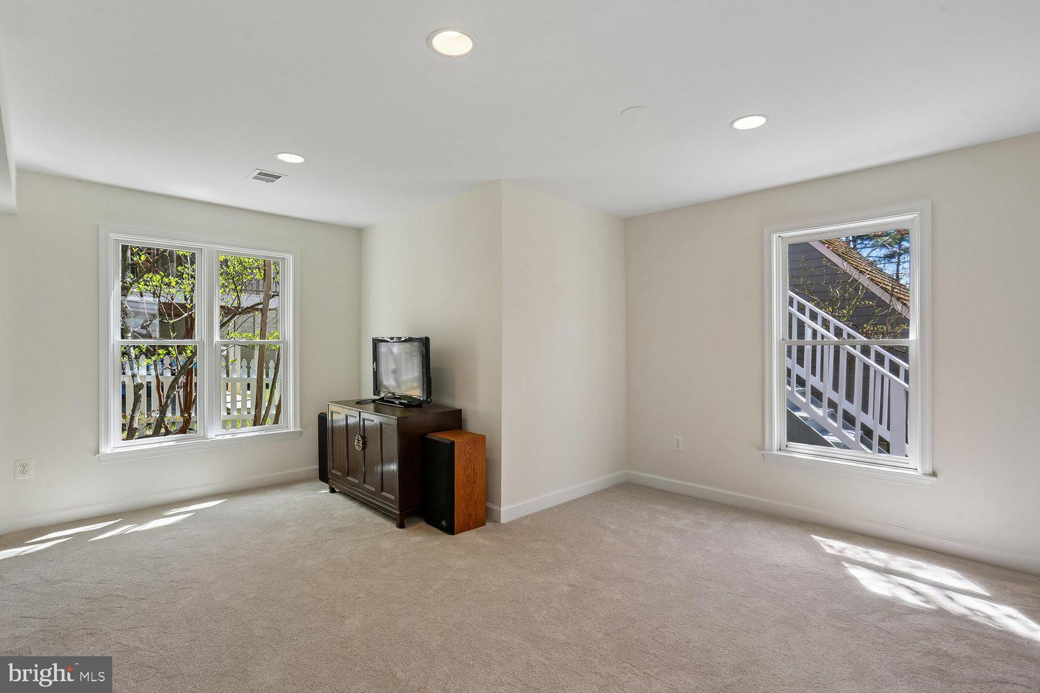 KENTLANDS - Residential