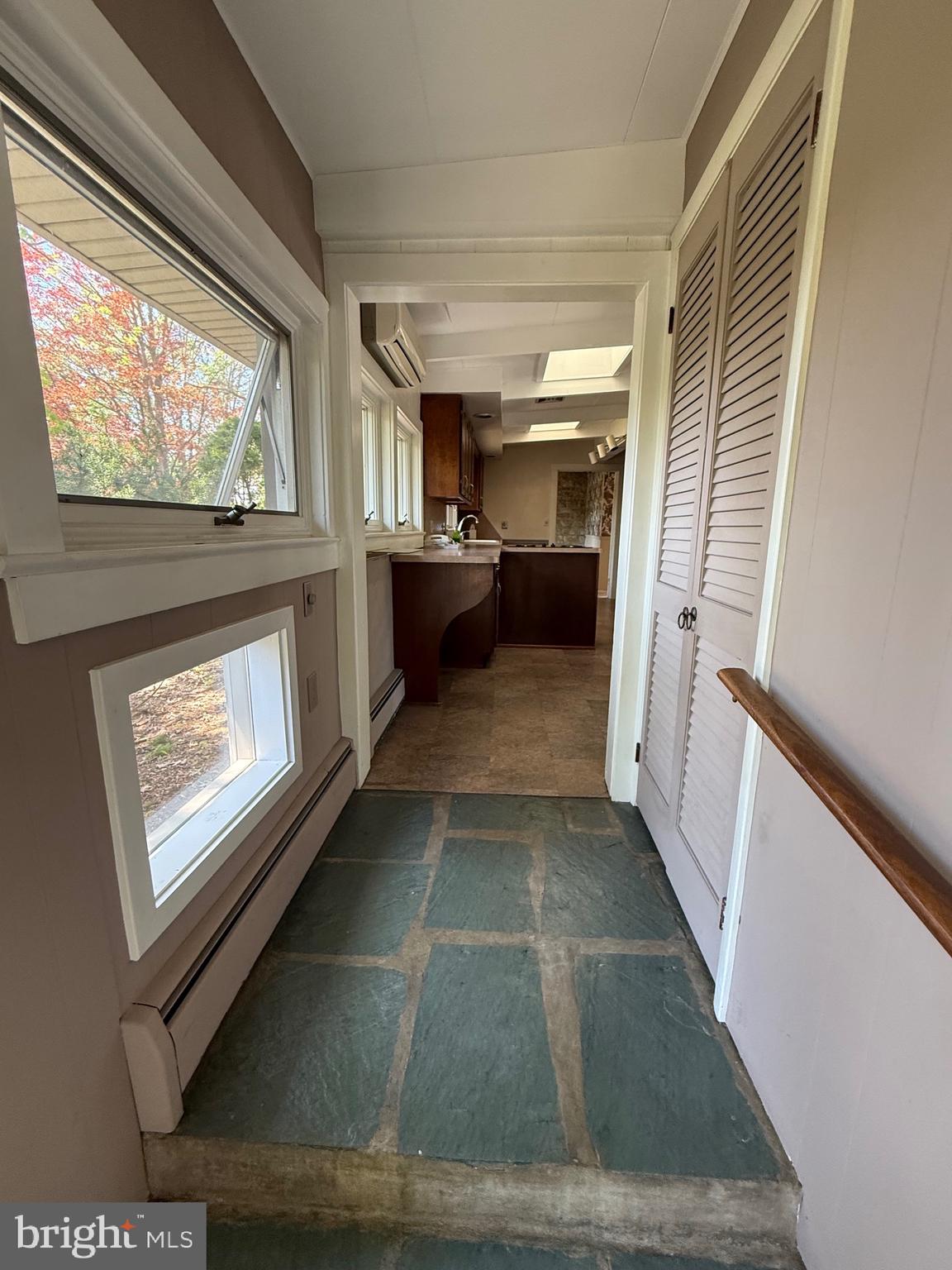 COLONIAL HILLS - Residential