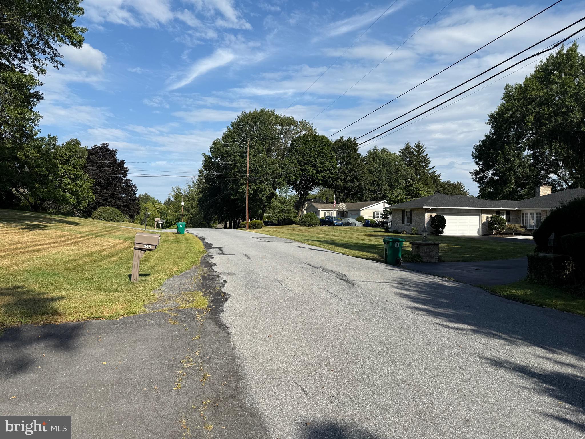 COLONIAL HILLS - Residential