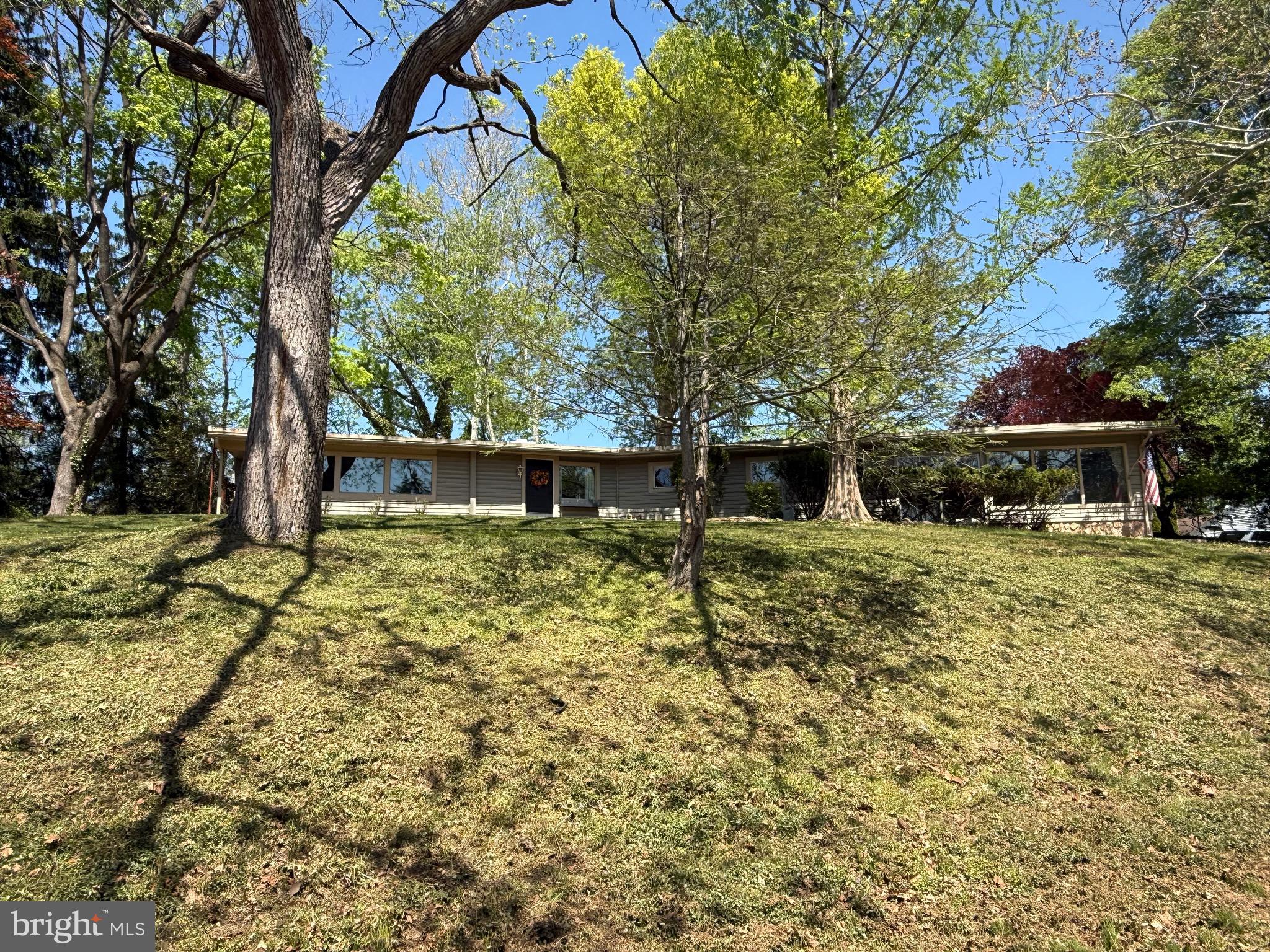 COLONIAL HILLS - Residential