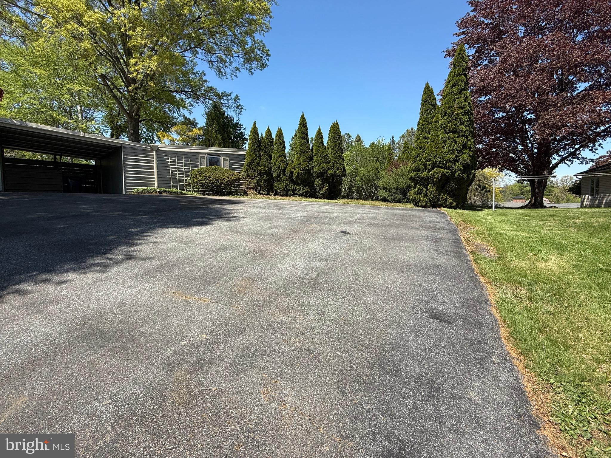 COLONIAL HILLS - Residential