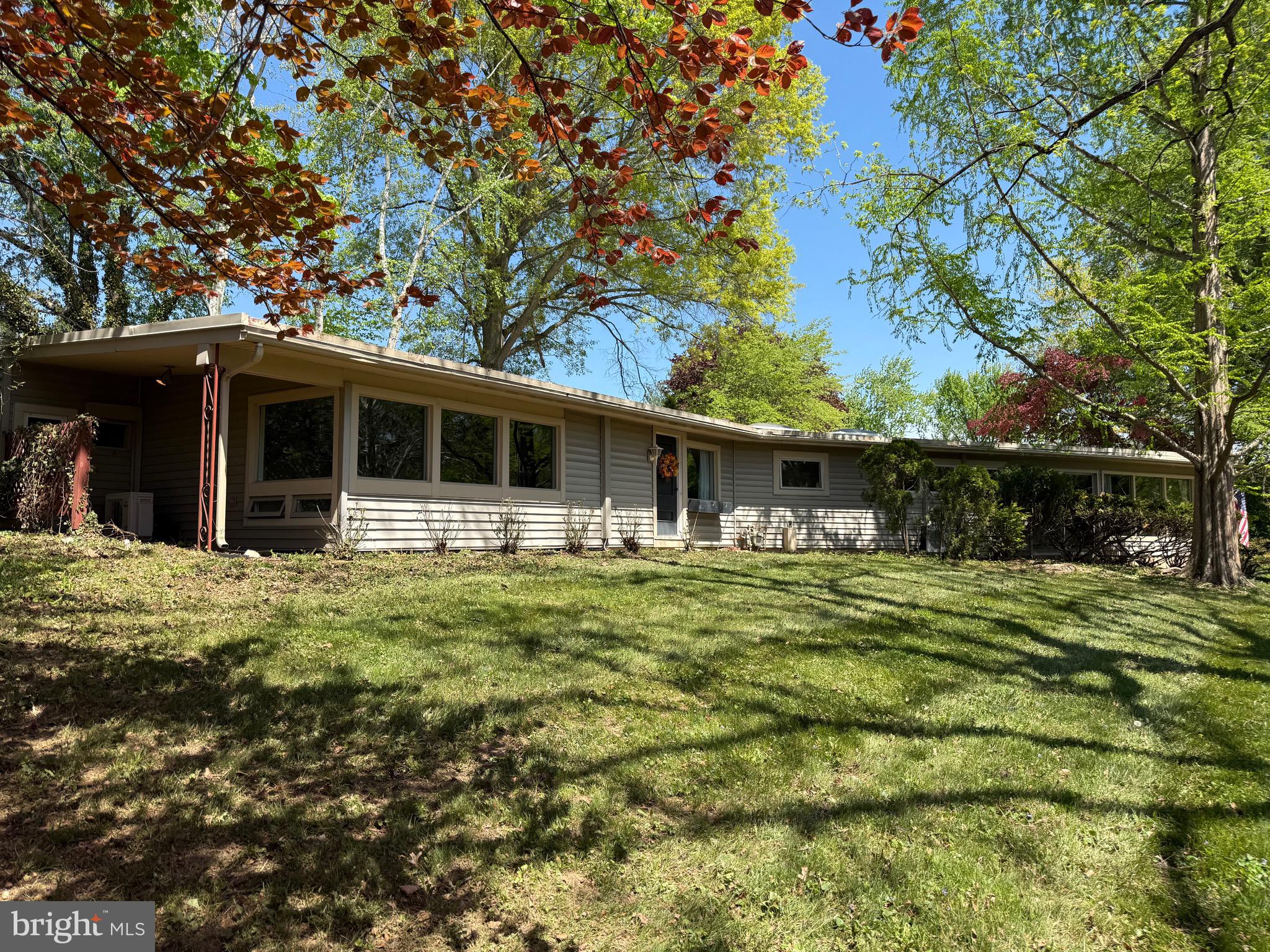 COLONIAL HILLS - Residential