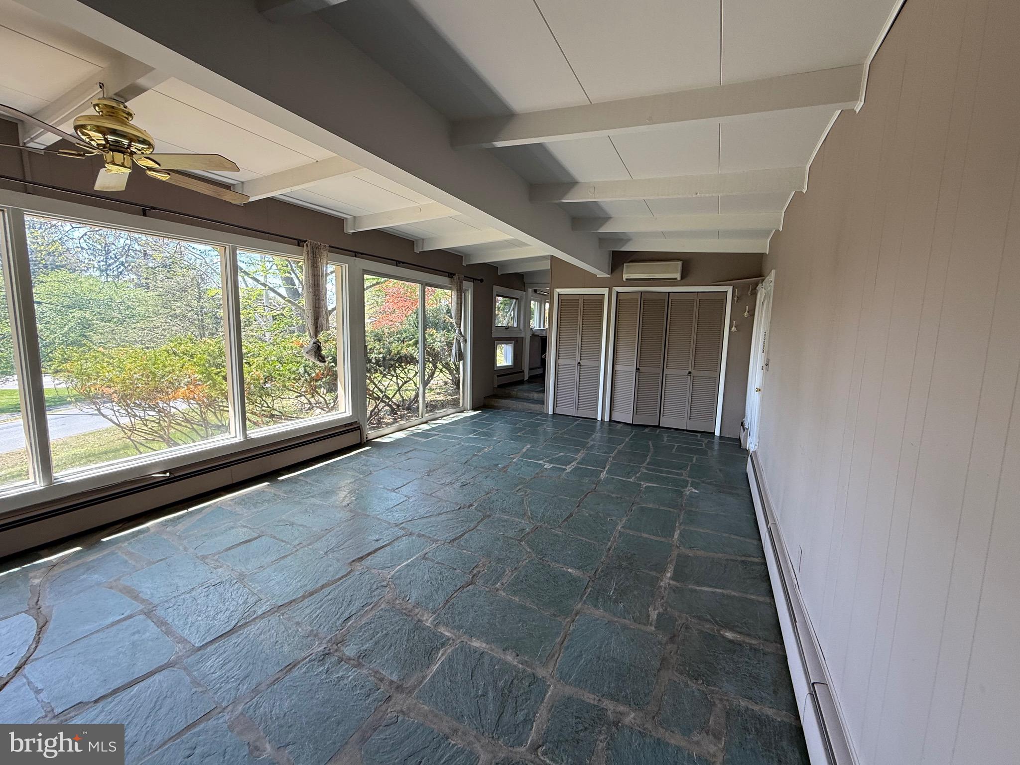 COLONIAL HILLS - Residential