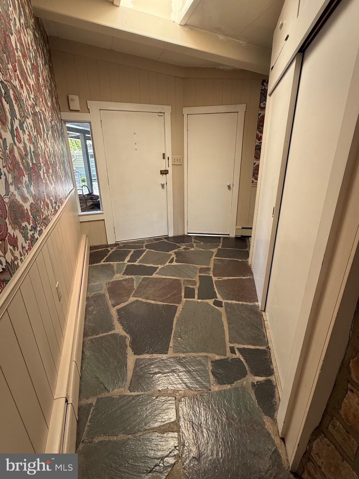COLONIAL HILLS - Residential