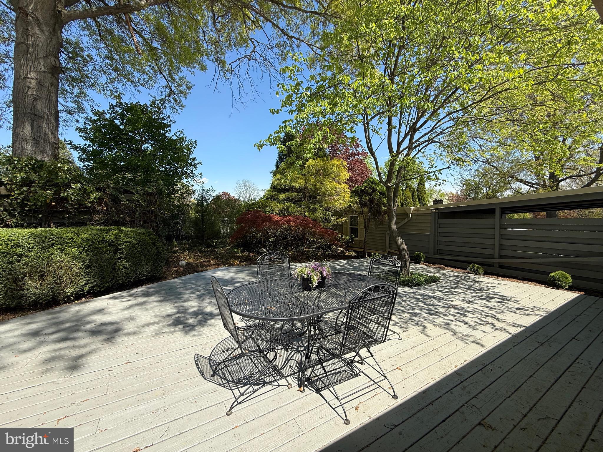 COLONIAL HILLS - Residential