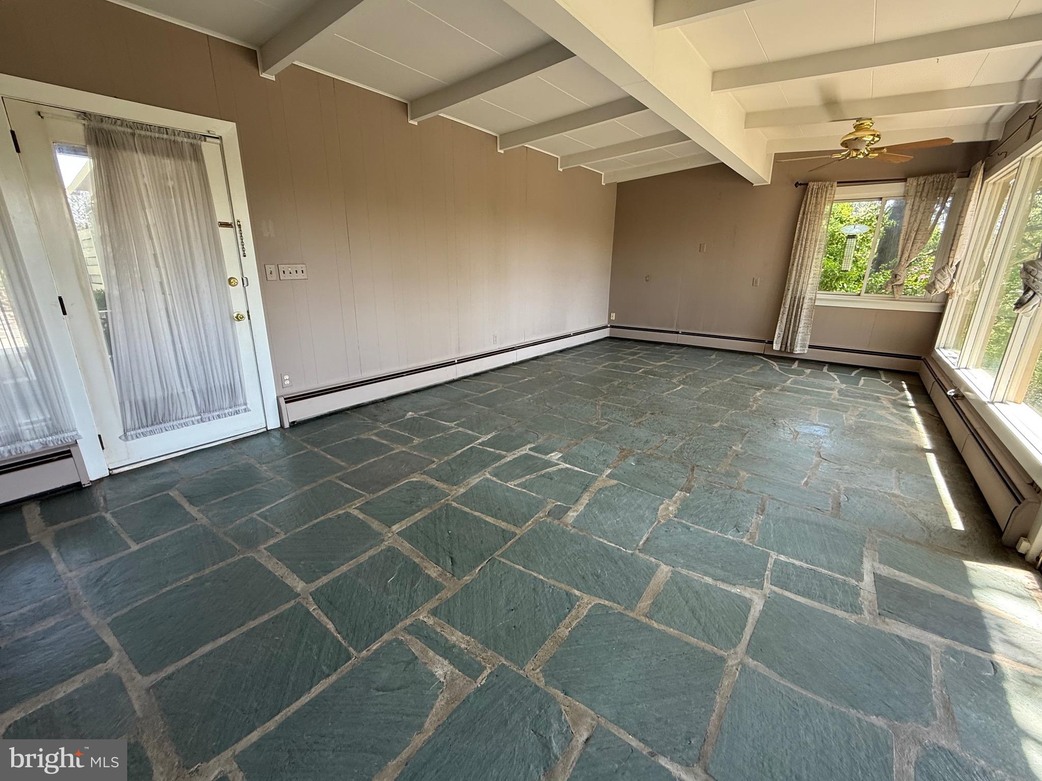 COLONIAL HILLS - Residential