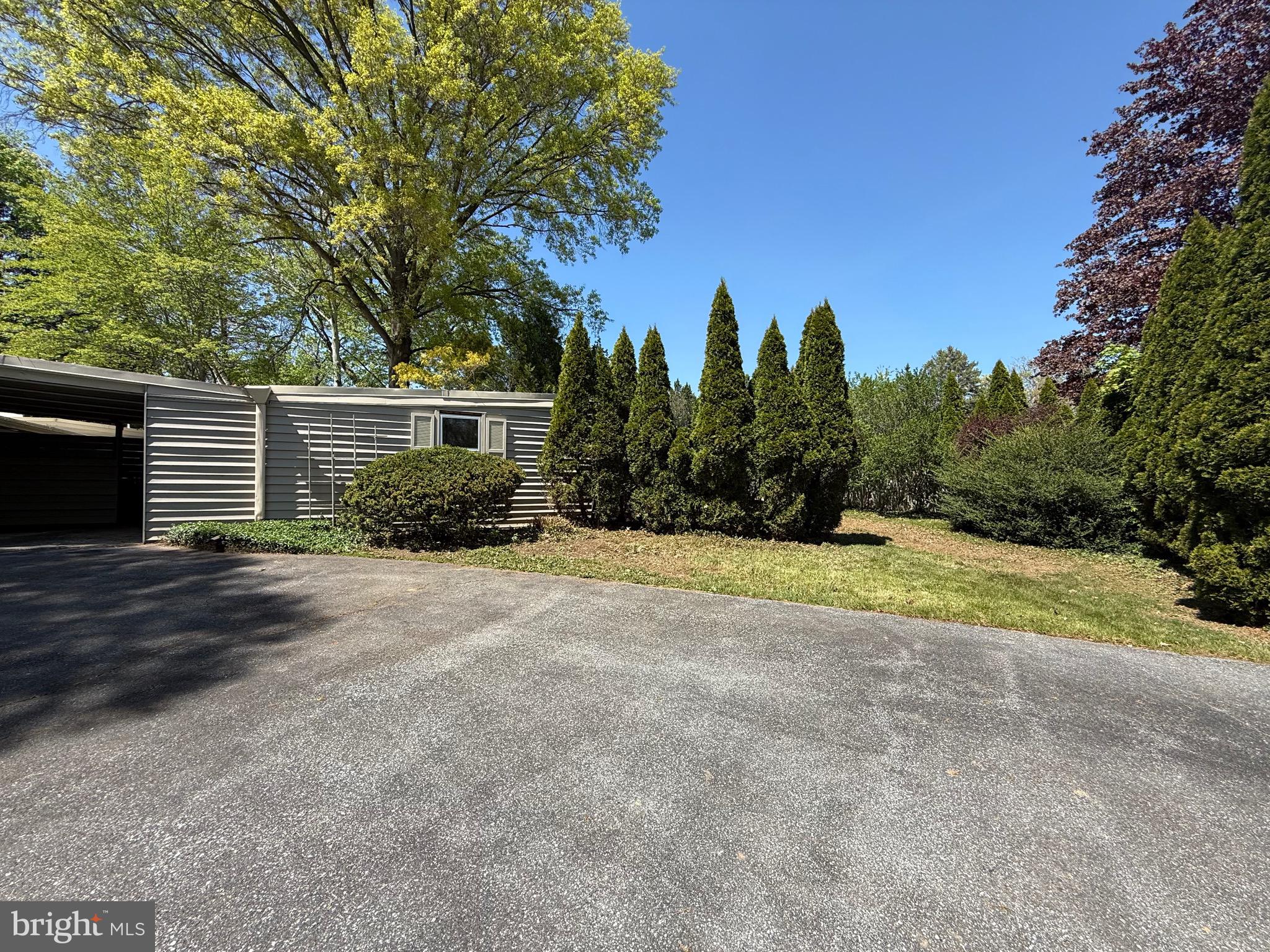 COLONIAL HILLS - Residential