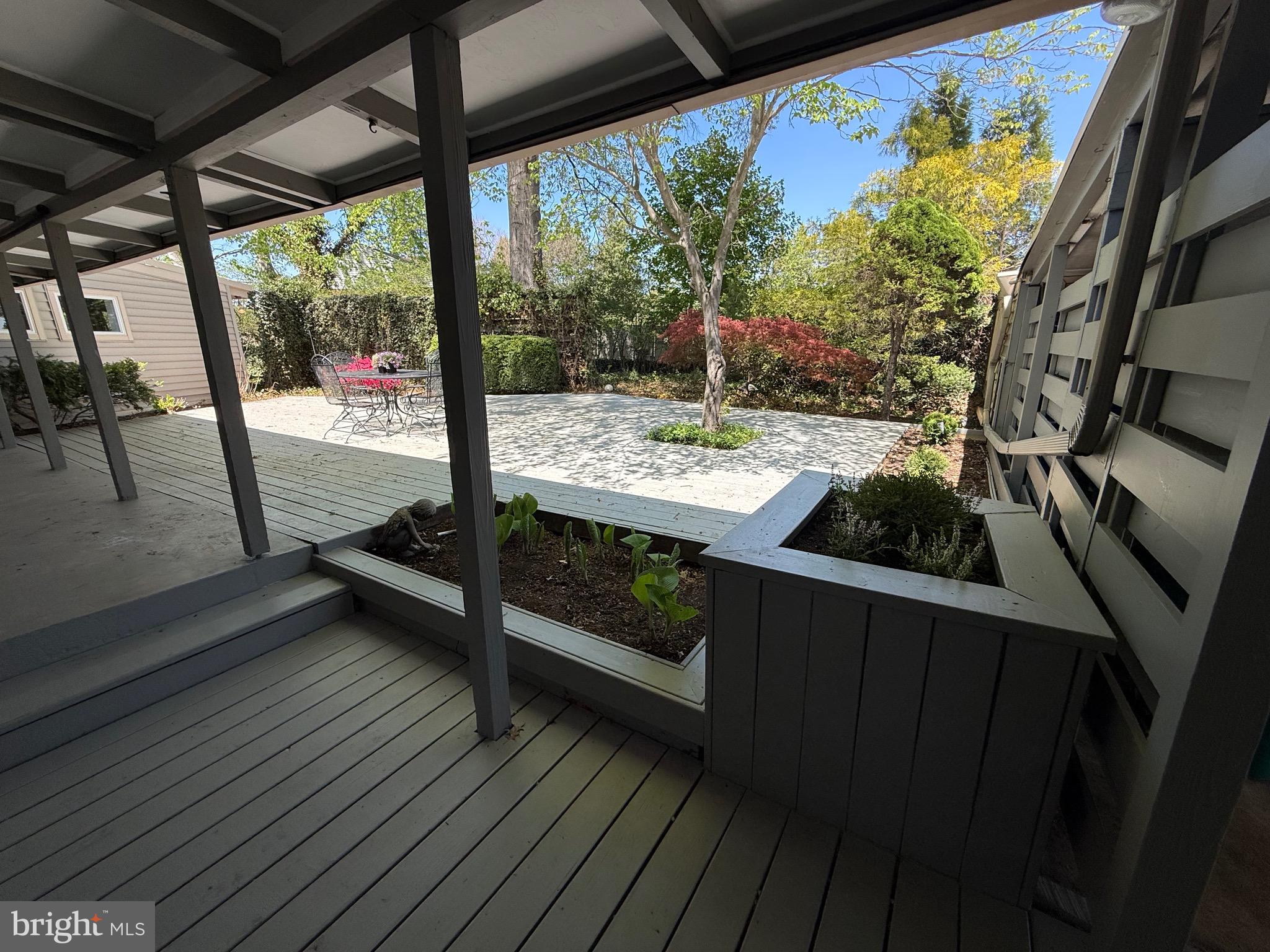 COLONIAL HILLS - Residential