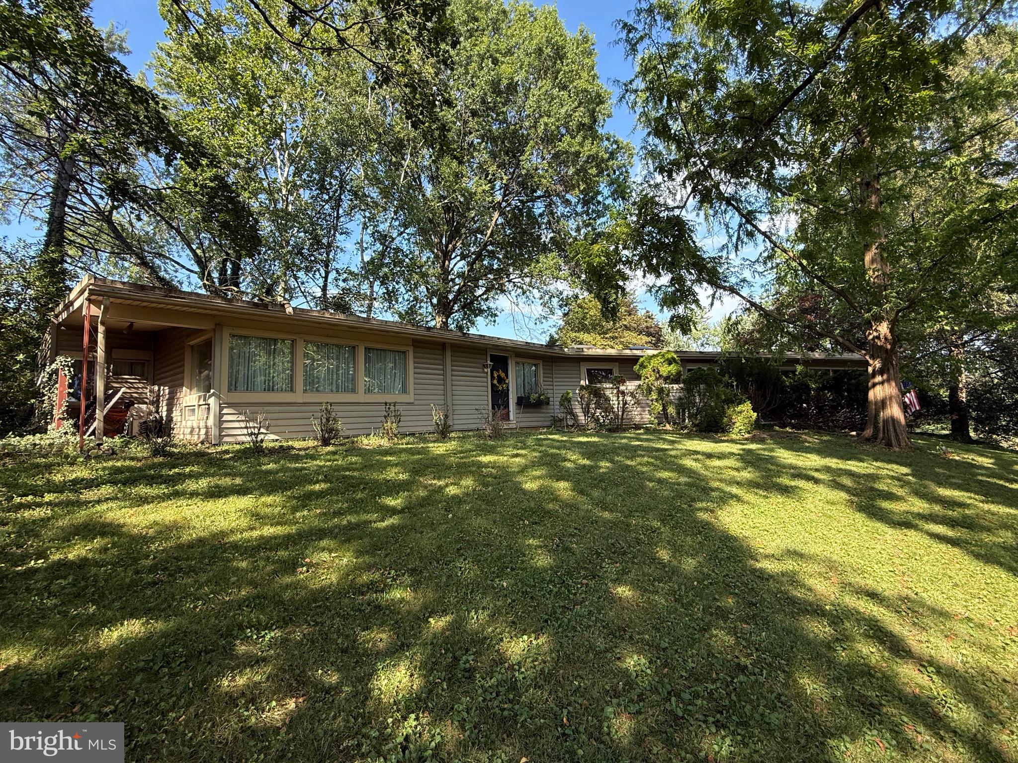 COLONIAL HILLS - Residential
