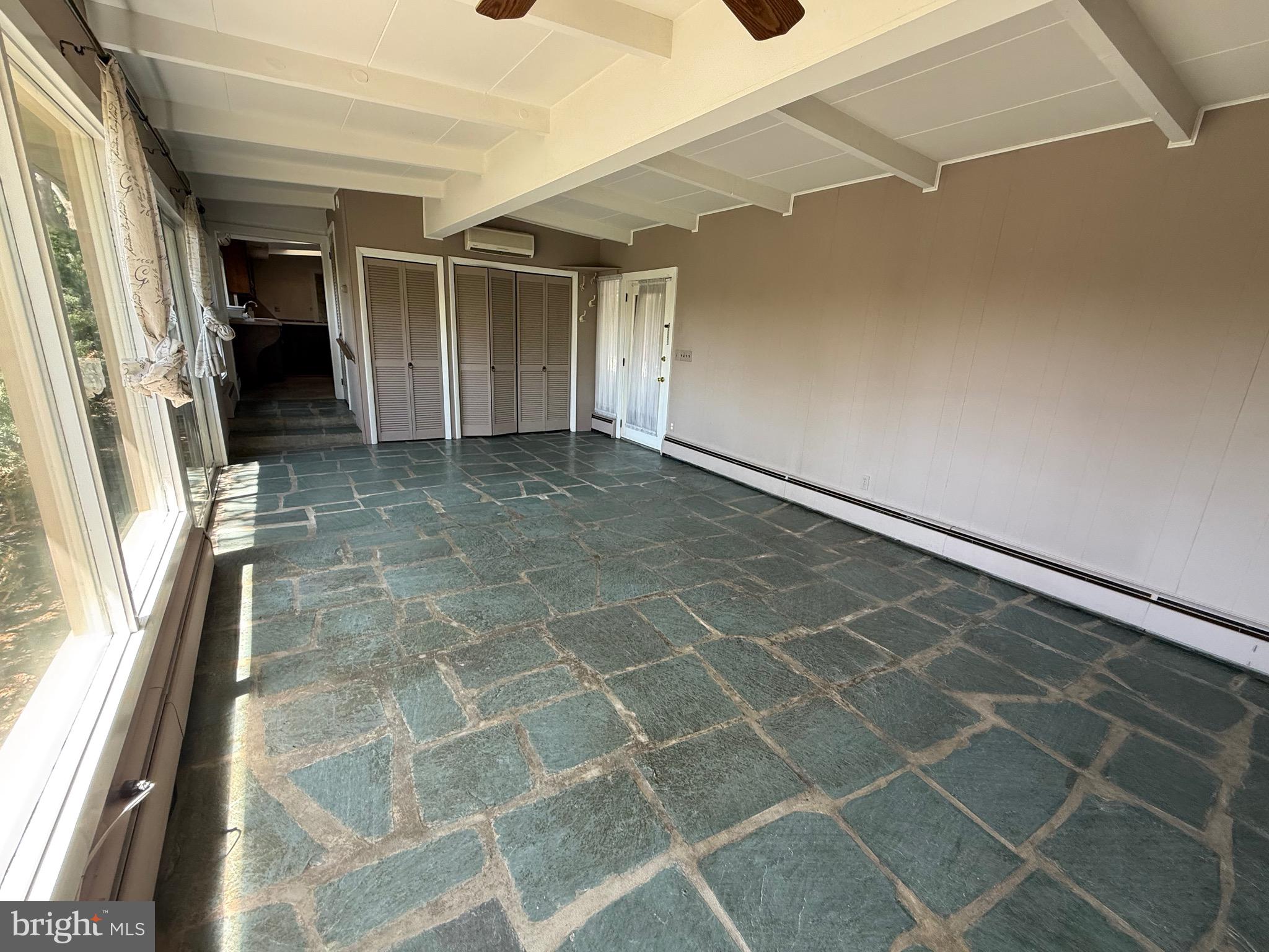 COLONIAL HILLS - Residential