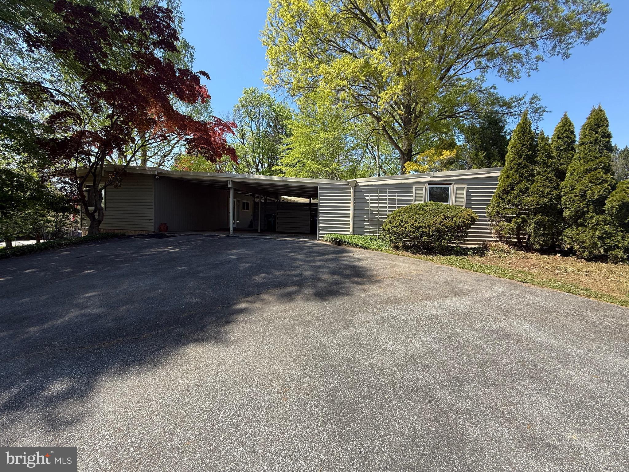 COLONIAL HILLS - Residential