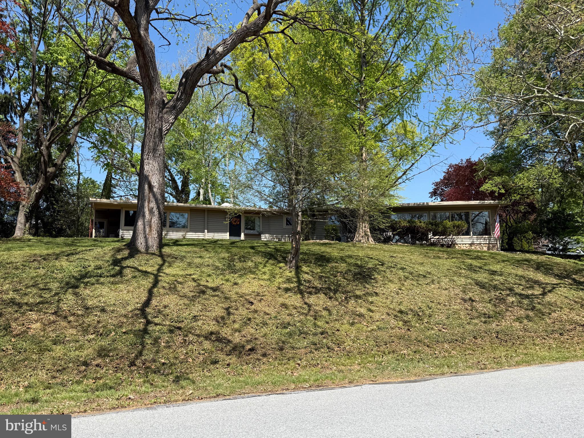 COLONIAL HILLS - Residential