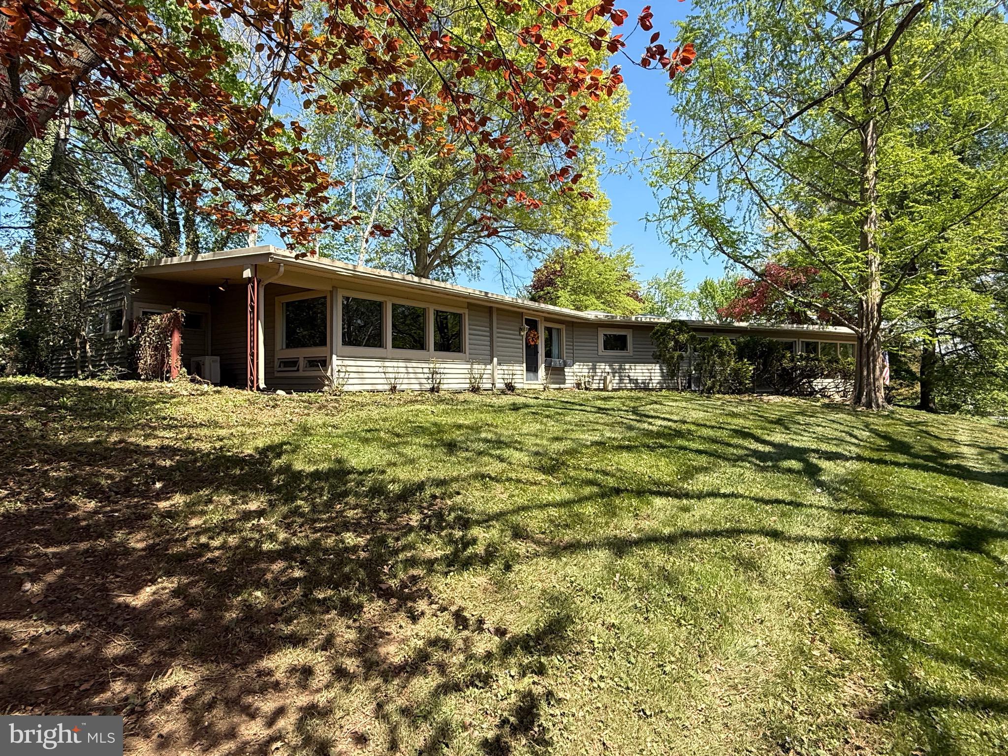 COLONIAL HILLS - Residential