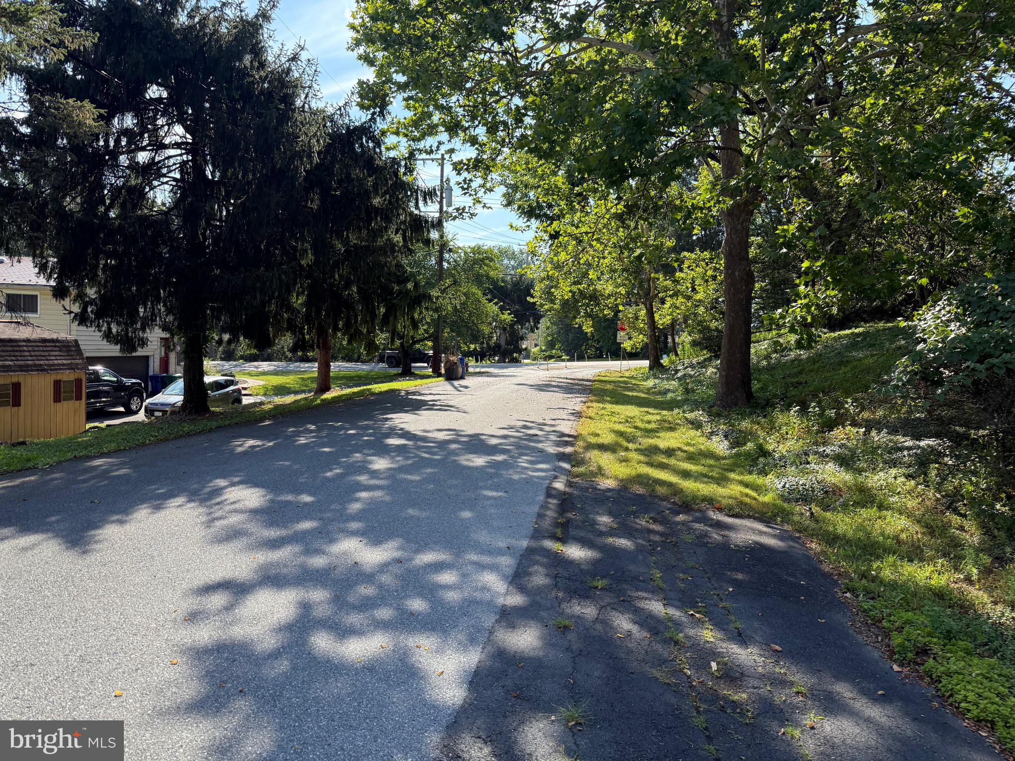 COLONIAL HILLS - Residential