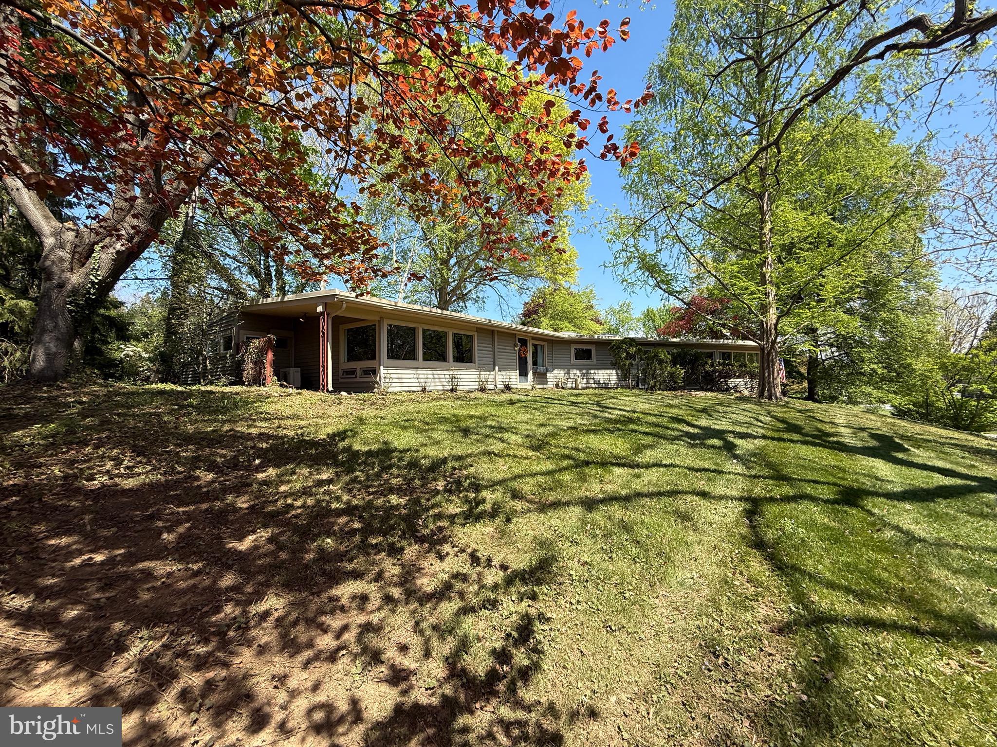 COLONIAL HILLS - Residential