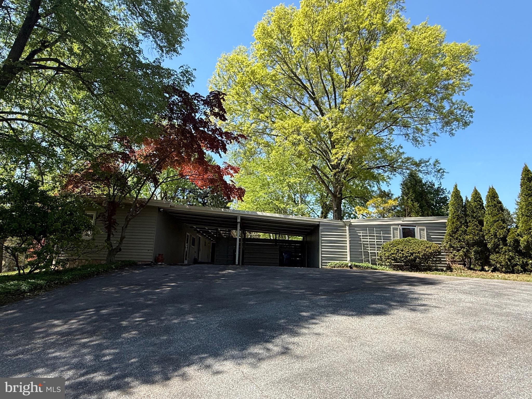COLONIAL HILLS - Residential