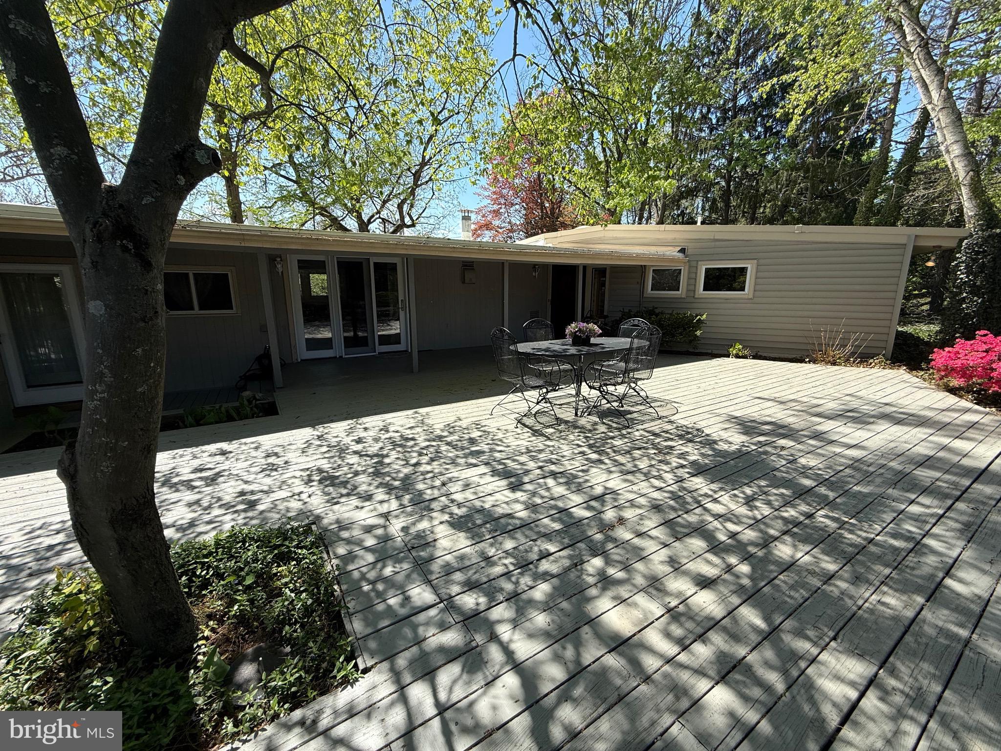 COLONIAL HILLS - Residential