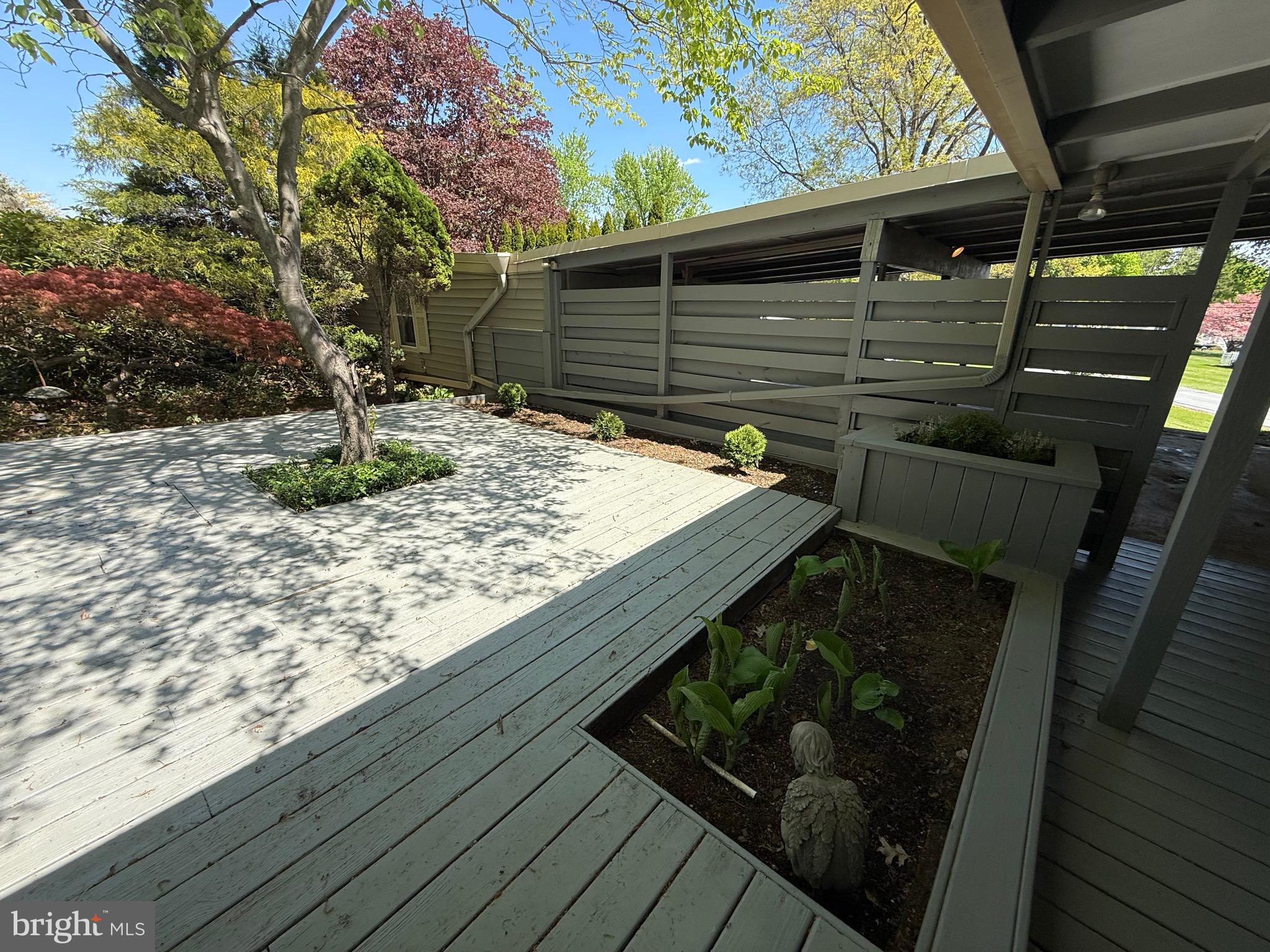 COLONIAL HILLS - Residential