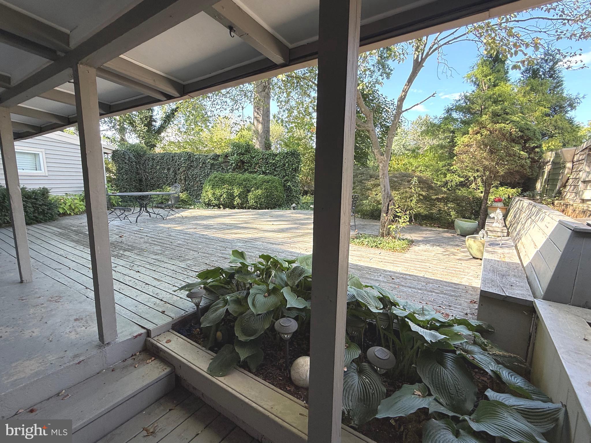 COLONIAL HILLS - Residential