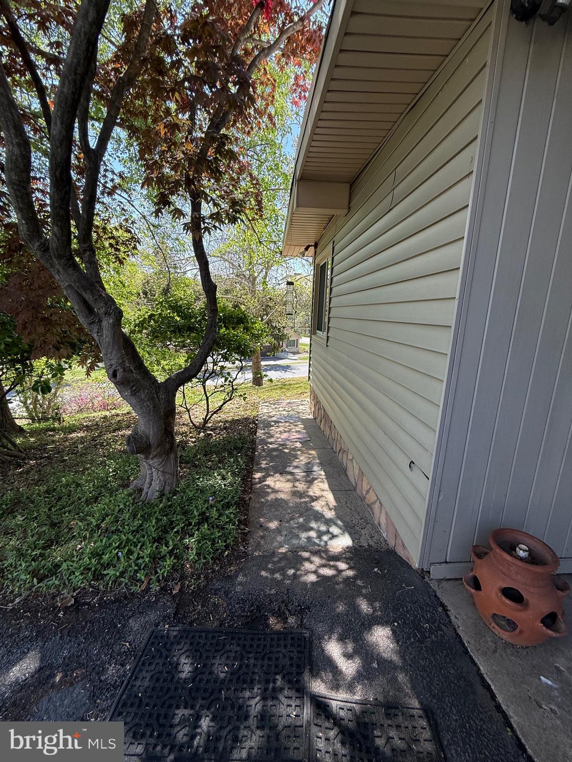 COLONIAL HILLS - Residential
