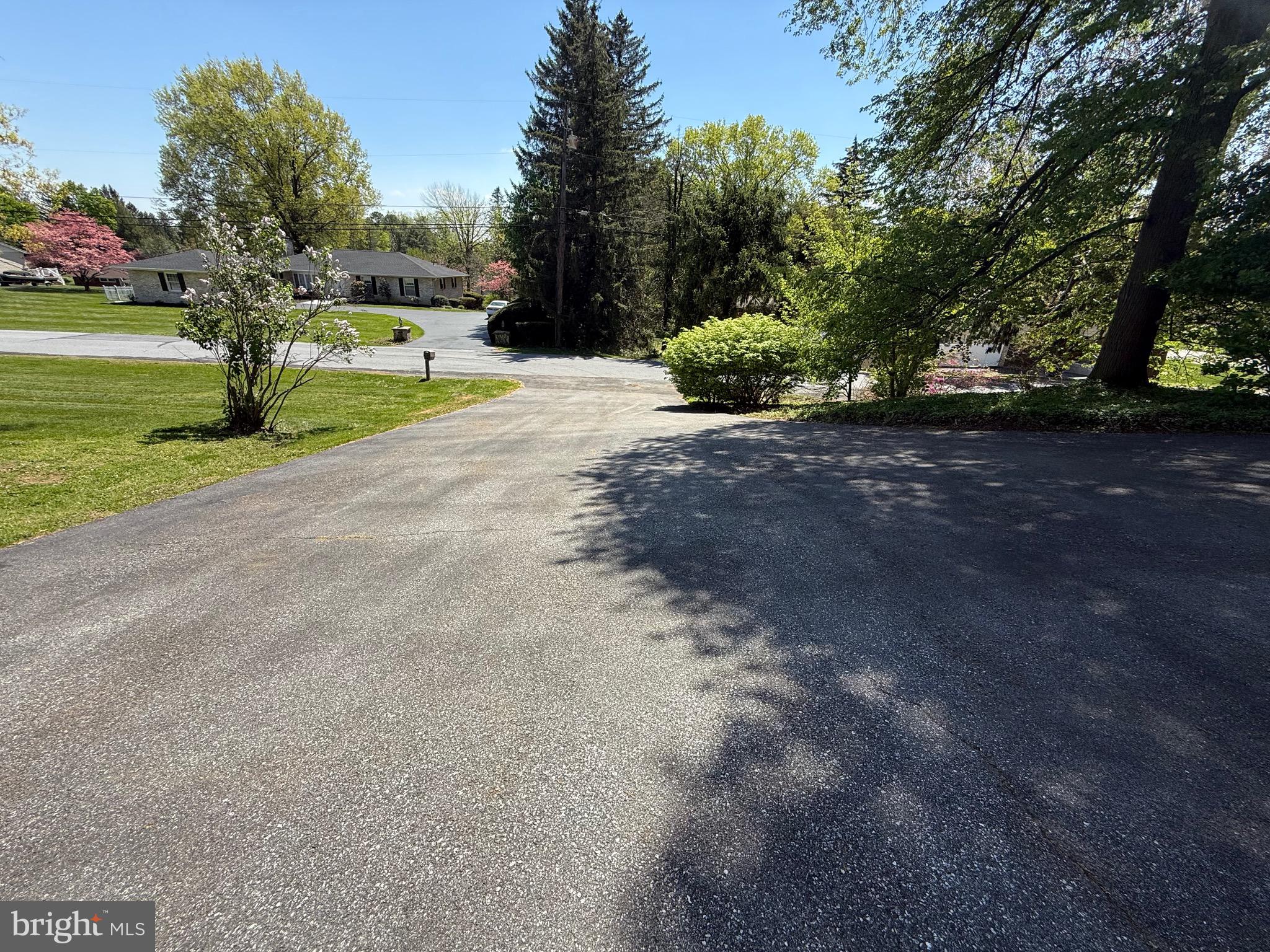 COLONIAL HILLS - Residential