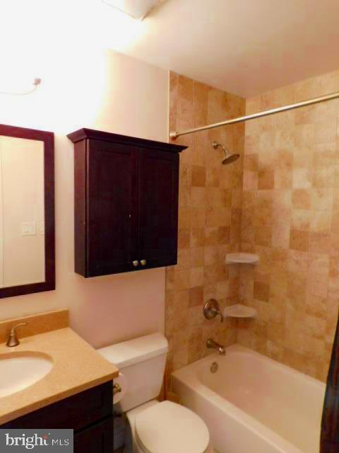 COLONY PARK - Residential Lease