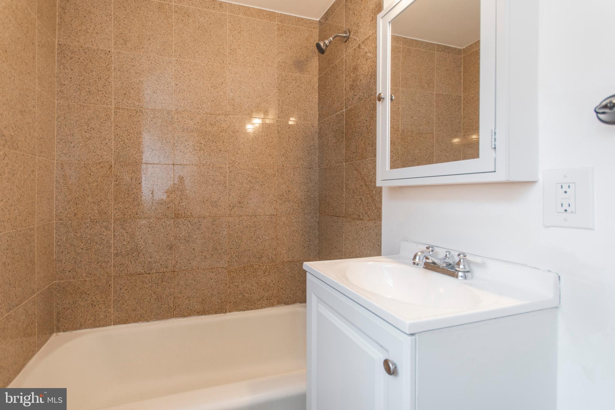 DICKINSON NARROWS - Residential