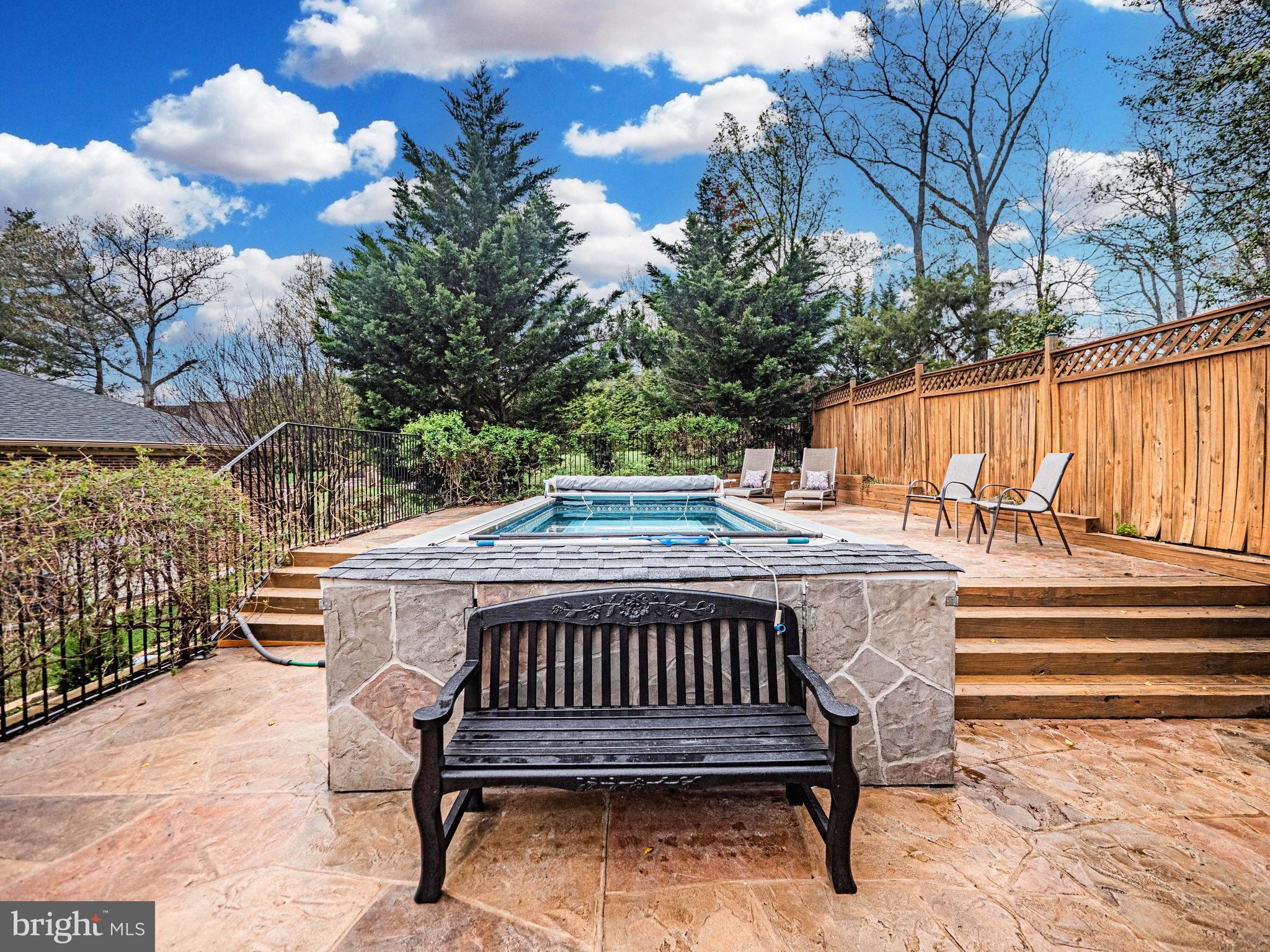 FALLS HILL - Residential