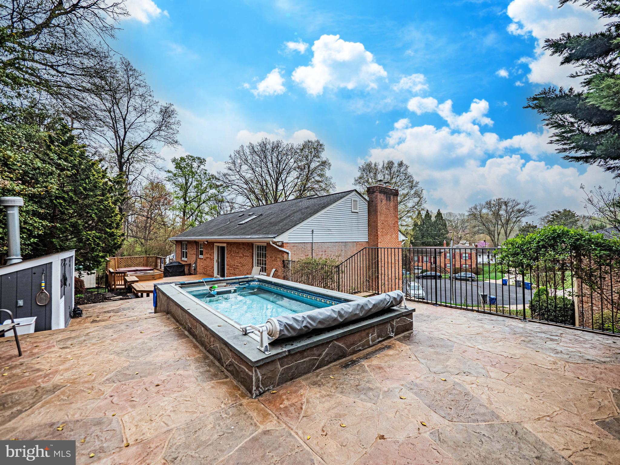 FALLS HILL - Residential