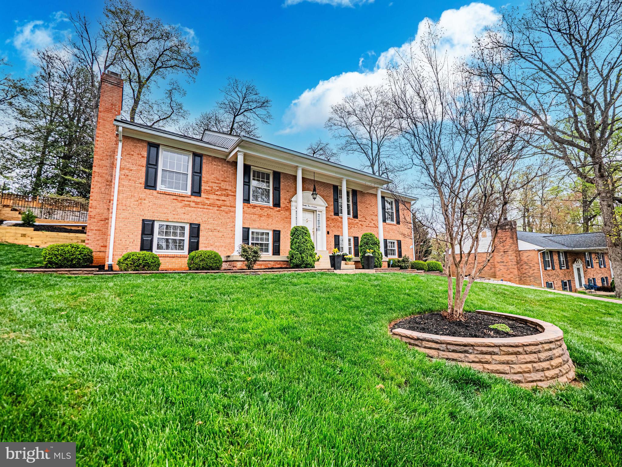 FALLS HILL - Residential