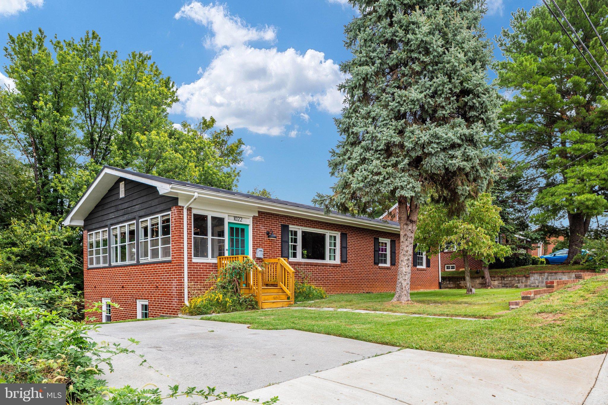1022 BRAXTON ROAD