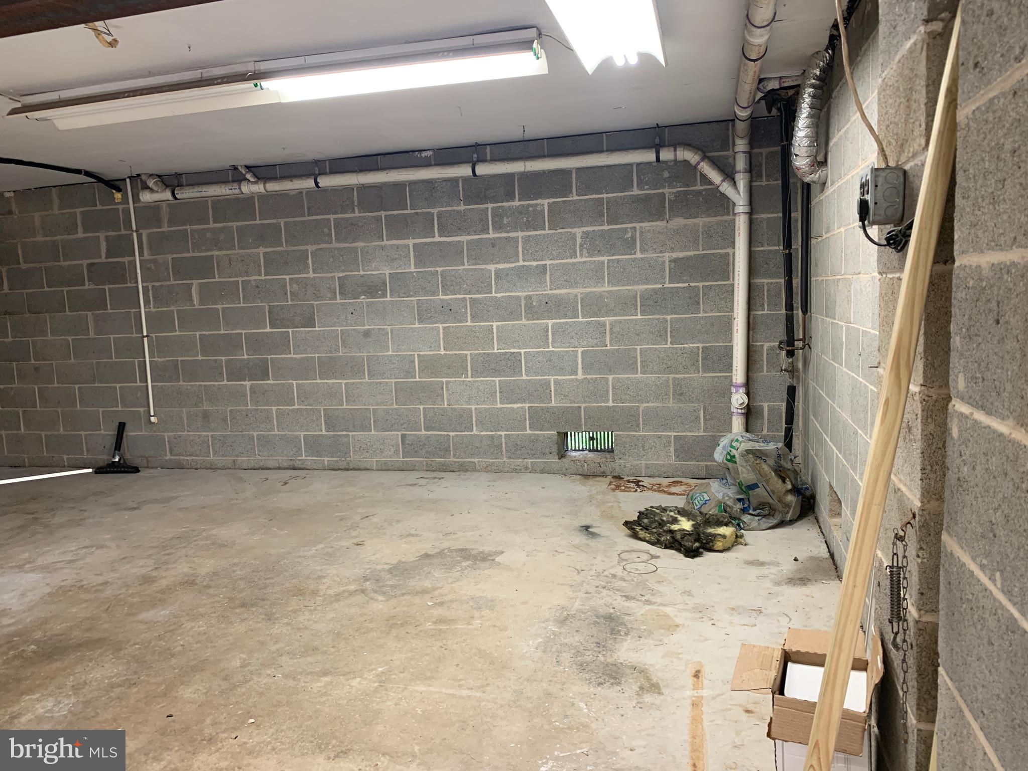 000 - Residential Lease