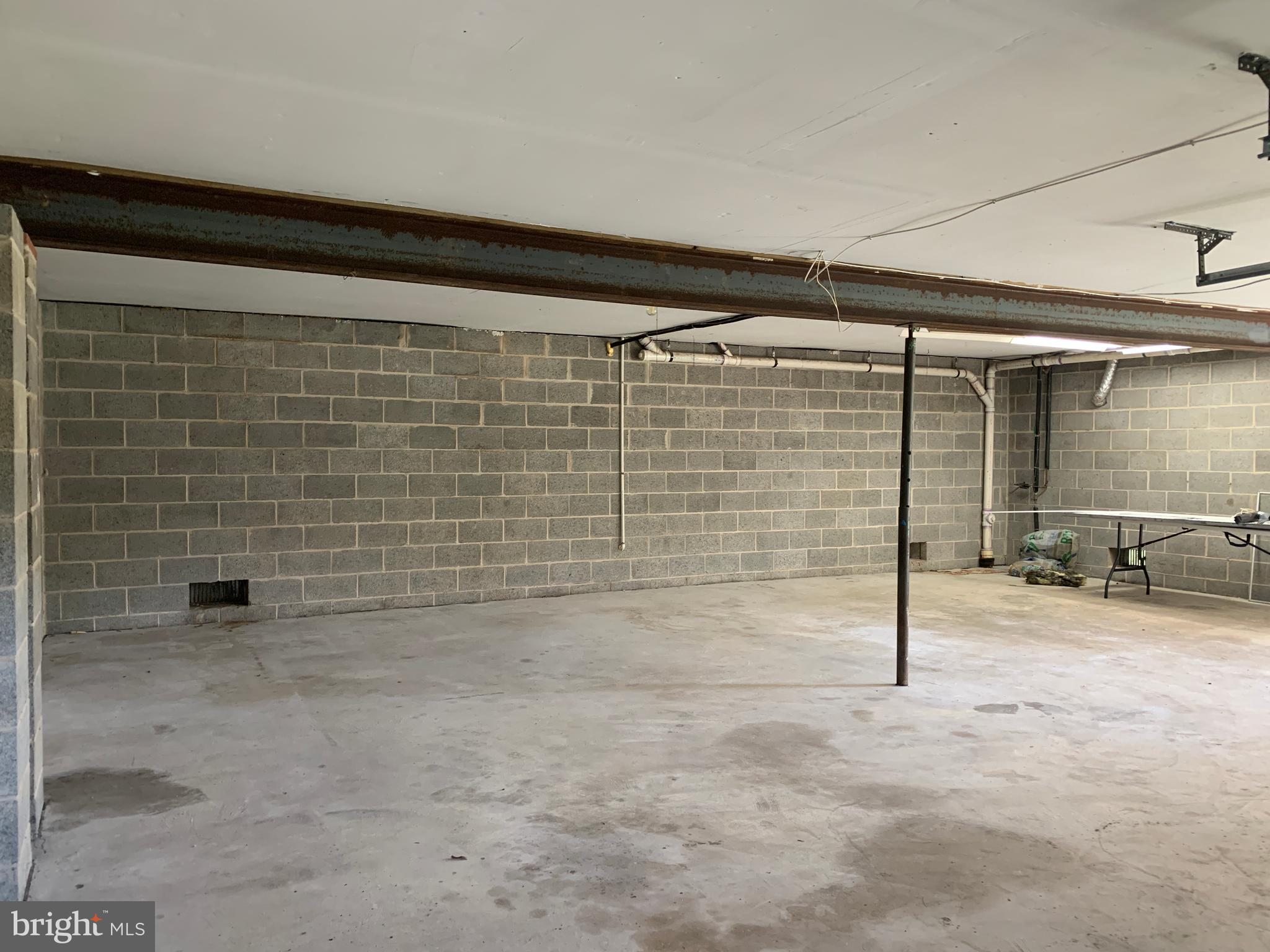 000 - Residential Lease