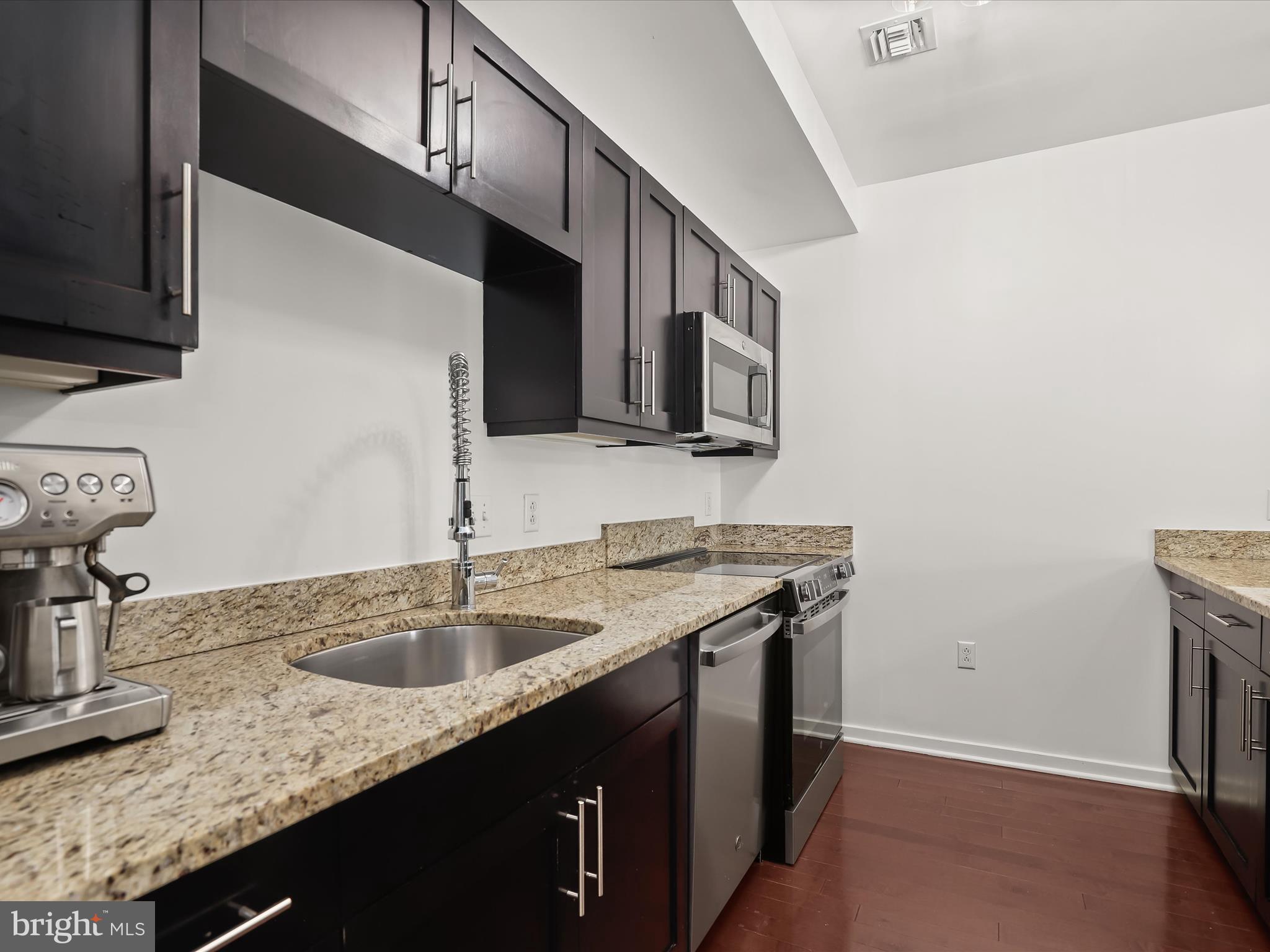 LOCUST POINT - Residential