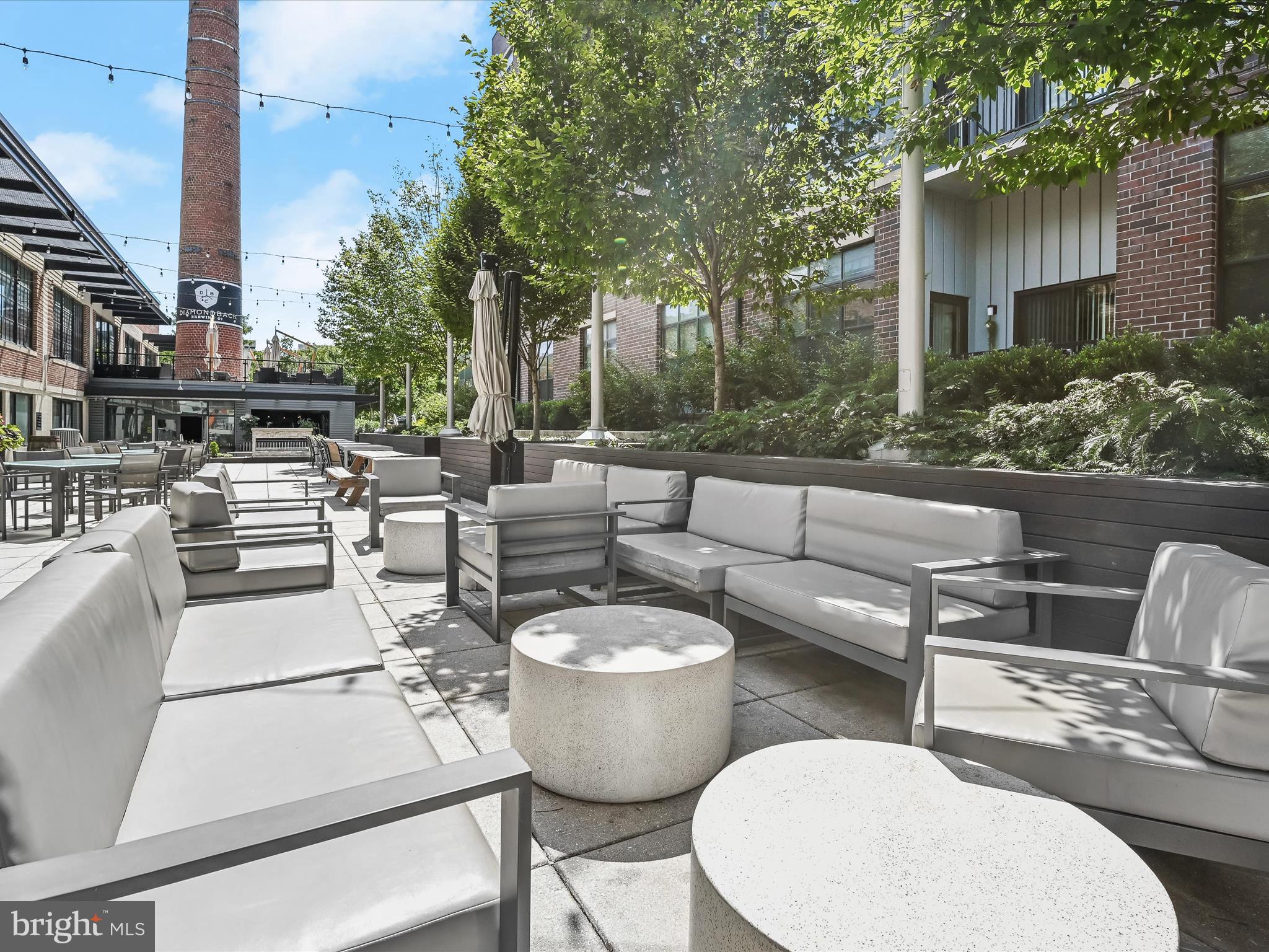 LOCUST POINT - Residential