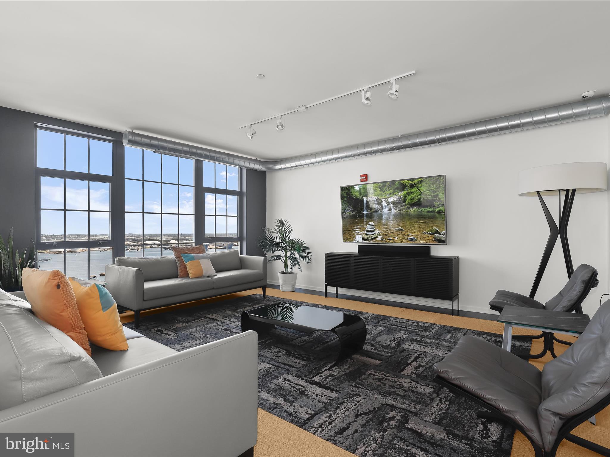 LOCUST POINT - Residential