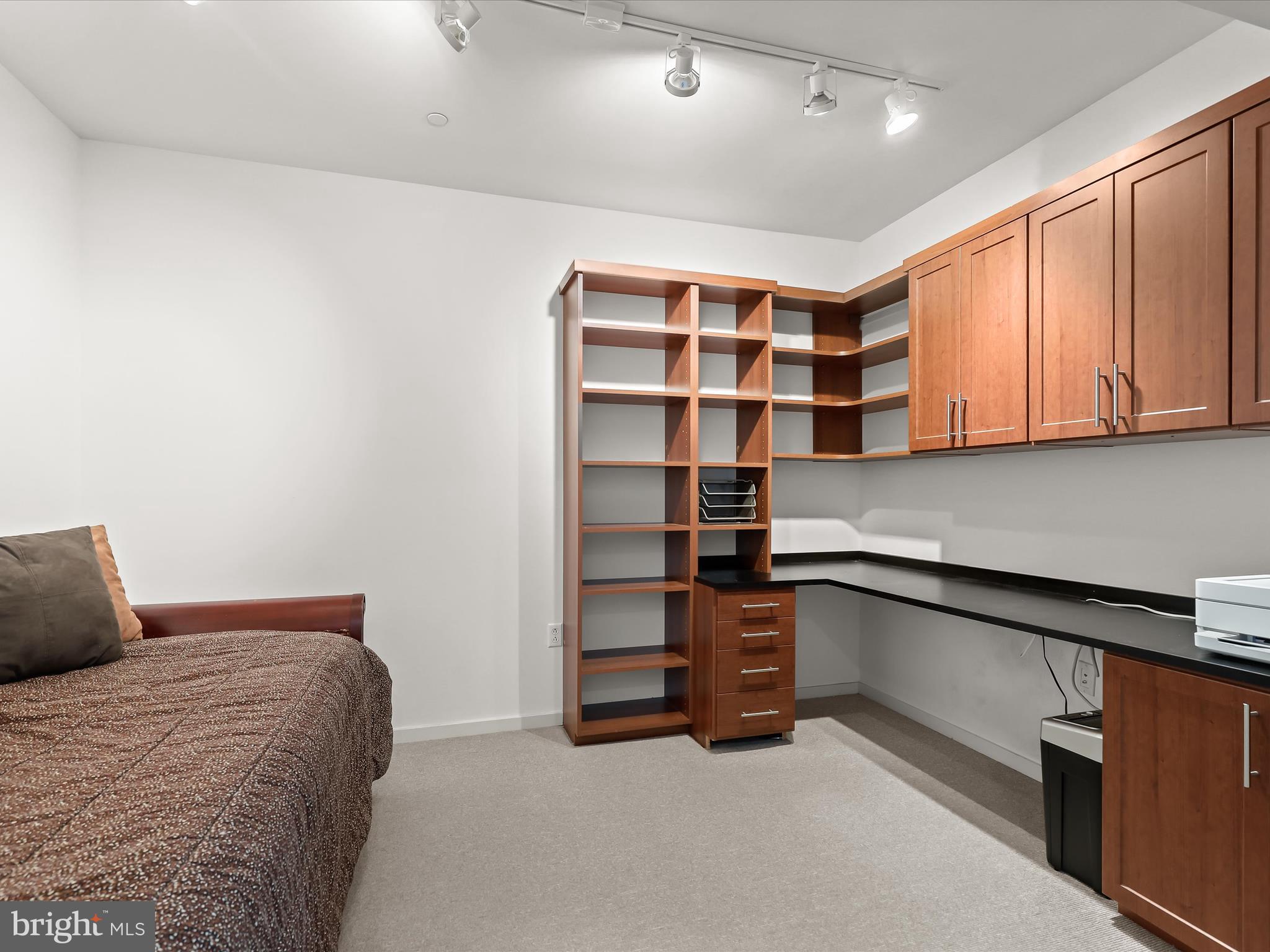 LOCUST POINT - Residential