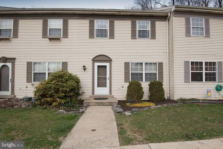 This townhouse located in Eastwood Meadow is move in ready. The home has a new roof, 3 bedrooms & 1.5 bathrooms. The community has a walking path, baseball diamond & pavilion in Flory Park. The HOA covers lawn maintenance & snow removal.
