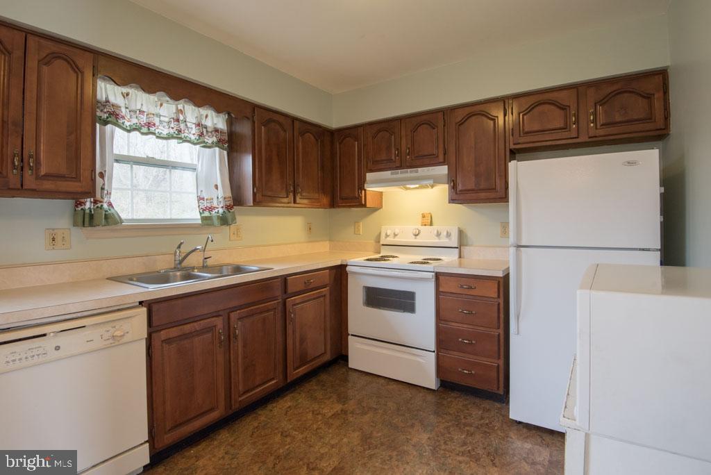 EASTWOOD MEADOWS - Residential
