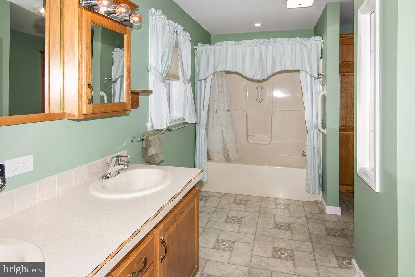 Williamstown, New Jersey 08094, United States, 2 Bedrooms Bedrooms, ,2 BathroomsBathrooms,Residential,Active,83348