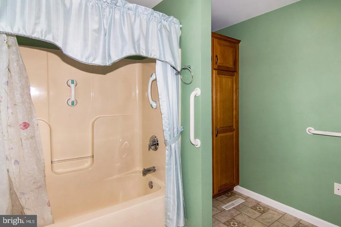 Williamstown, New Jersey 08094, United States, 2 Bedrooms Bedrooms, ,2 BathroomsBathrooms,Residential,Active,83348