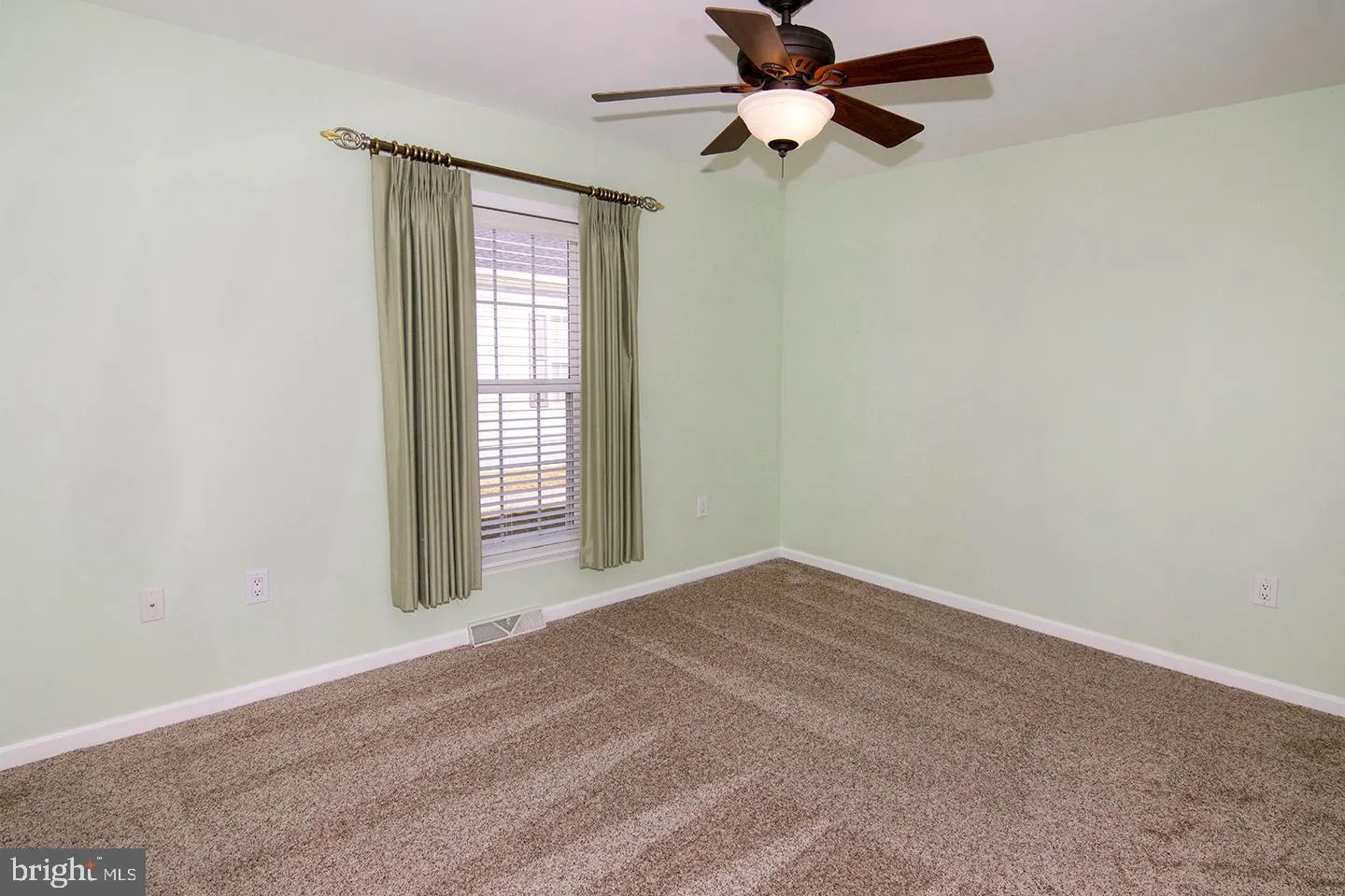 Williamstown, New Jersey 08094, United States, 2 Bedrooms Bedrooms, ,2 BathroomsBathrooms,Residential,Active,83348