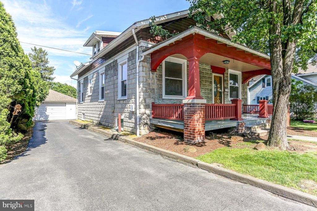 Photo of 147 N Spruce Street, ELIZABETHTOWN, PA 17022 (MLS # PALA2070404)