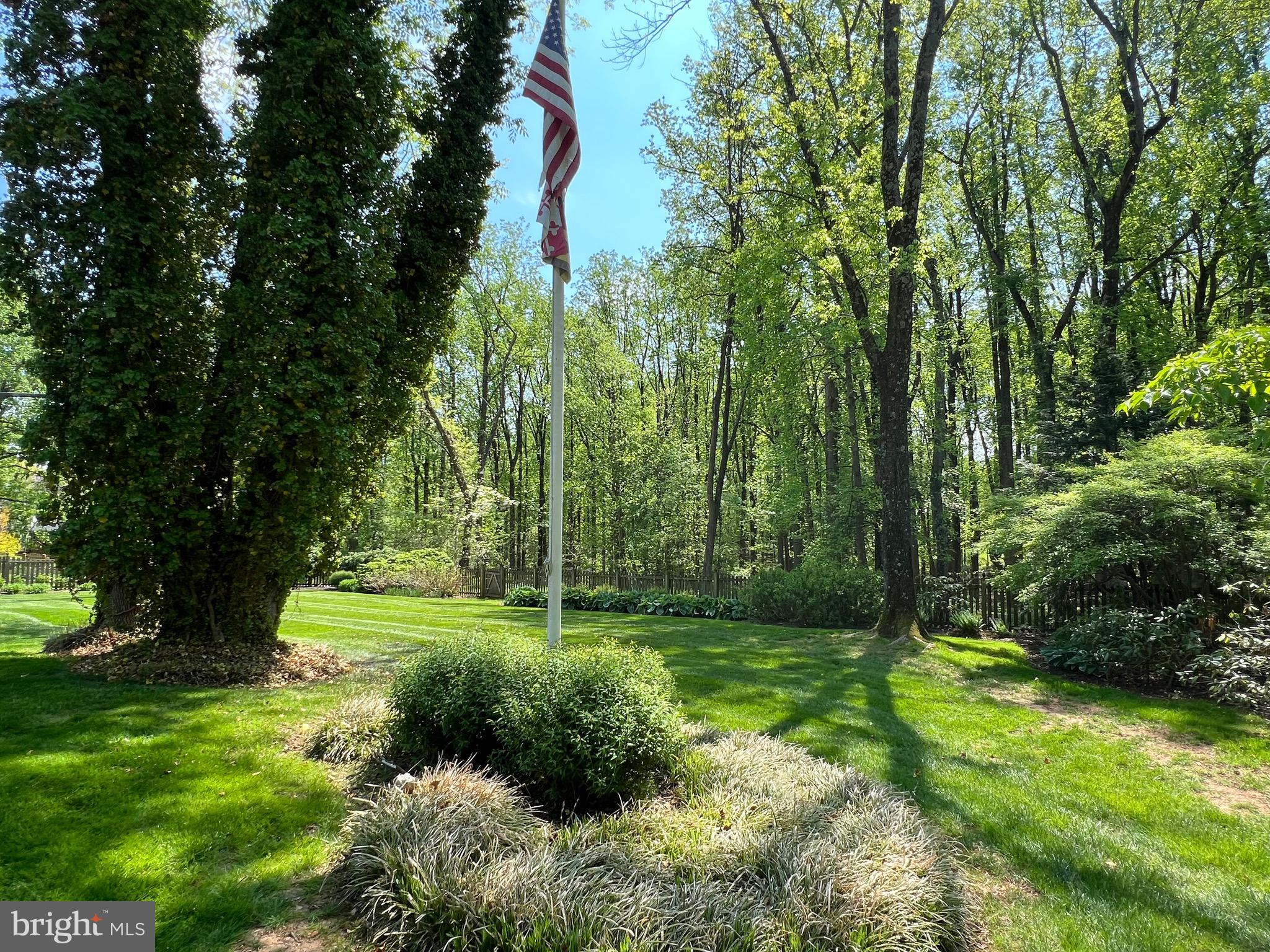 1 LAKECREST COURT